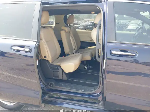 5TDJRKEC0MS018543 2021 TOYOTA SIENNA - Image 8
