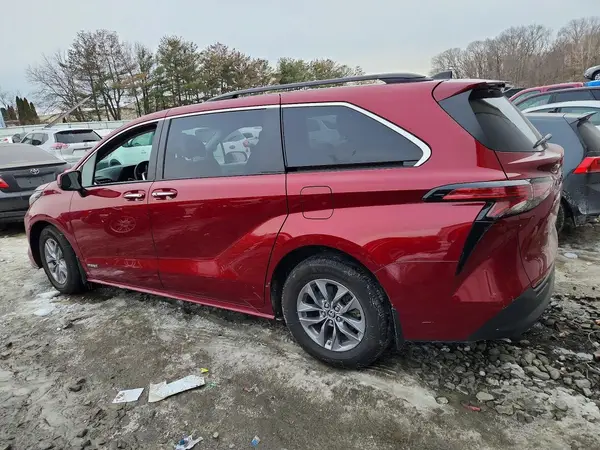 5TDJRKEC0MS031504 2021 TOYOTA SIENNA - Image 2