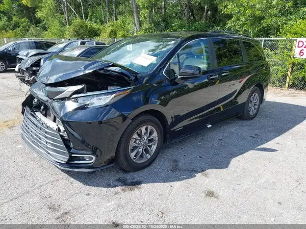 5TDJRKEC0MS046195 2021 TOYOTA SIENNA - Image 2