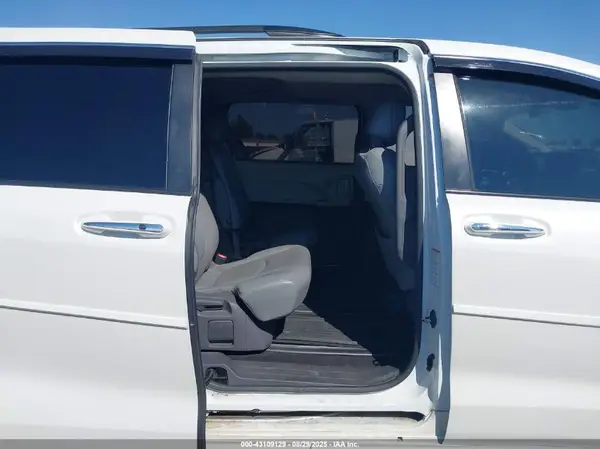 5TDJRKEC0MS056550 2021 TOYOTA SIENNA - Image 8