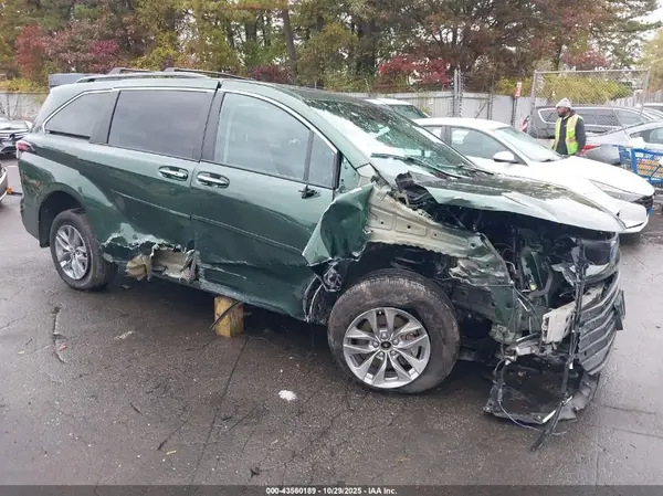 5TDJRKEC0NS082647 2022 TOYOTA SIENNA - Image 1