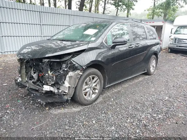 5TDJRKEC0NS089565 2022 TOYOTA SIENNA - Image 2