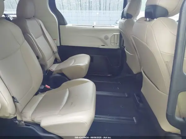 5TDJRKEC0NS089565 2022 TOYOTA SIENNA - Image 8