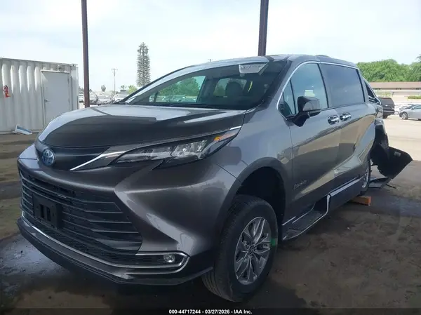 5TDJRKEC0RS206602 2024 TOYOTA SIENNA - Image 2