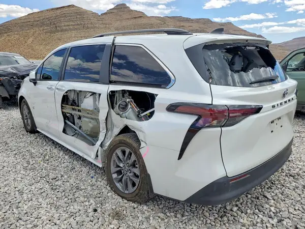 5TDJRKEC0RS210973 2024 TOYOTA SIENNA - Image 2