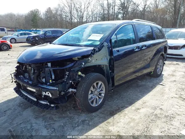 5TDJRKEC0RS220788 2024 TOYOTA SIENNA - Image 2