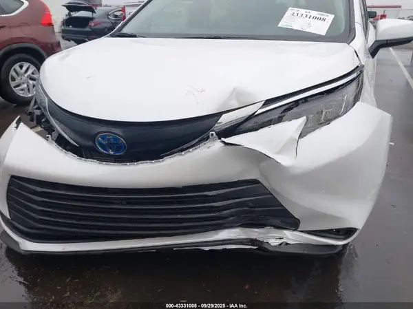 2025 TOYOTA SIENNA auction photo 6