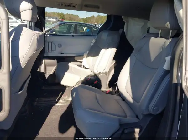 5TDJRKEC0SS258723 2025 TOYOTA SIENNA - Image 8