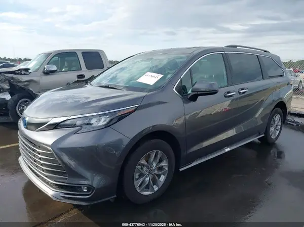 5TDJRKEC0SS268149 2025 TOYOTA SIENNA - Image 2
