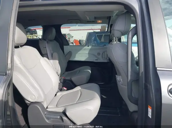5TDJRKEC0SS268149 2025 TOYOTA SIENNA - Image 8