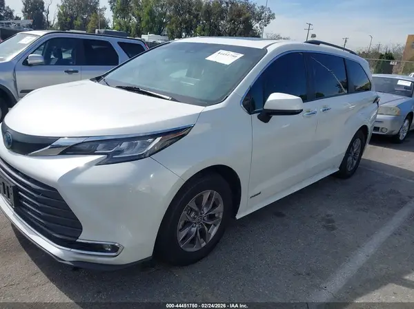 5TDJRKEC1MS037764 2021 TOYOTA SIENNA - Image 2