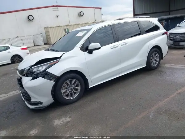 5TDJRKEC1NS097089 2022 TOYOTA SIENNA - Image 2