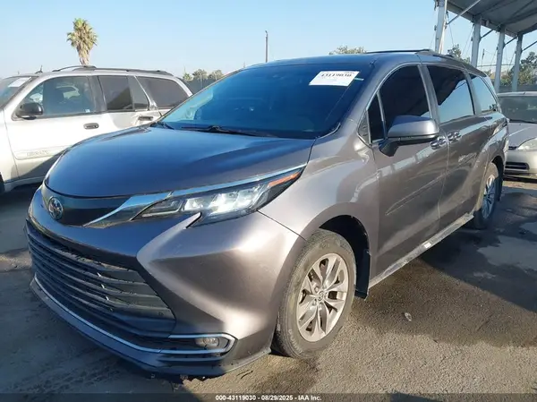 5TDJRKEC1NS097755 2022 TOYOTA SIENNA - Image 2