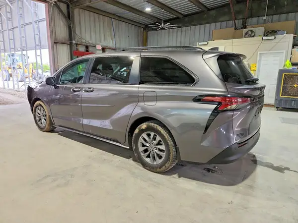 5TDJRKEC1NS123285 2022 TOYOTA SIENNA - Image 2