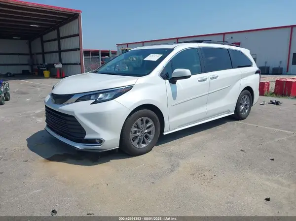 5TDJRKEC1NS134190 2022 TOYOTA SIENNA - Image 2