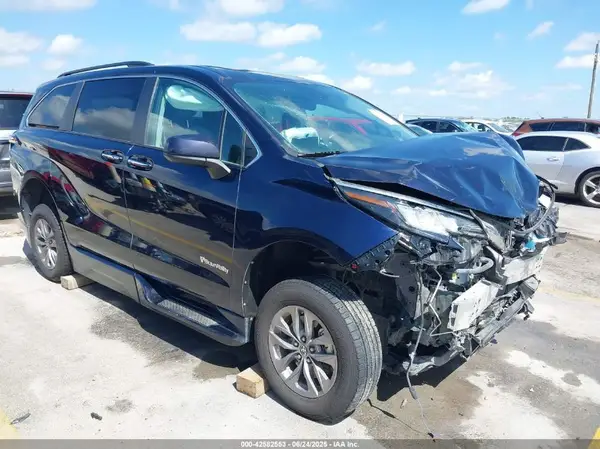 5TDJRKEC1PS136816 2023 TOYOTA SIENNA - Image 1