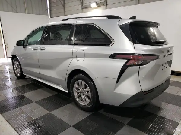 5TDJRKEC1PS163787 2023 TOYOTA SIENNA - Image 2
