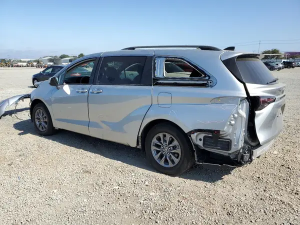 5TDJRKEC1PS166494 2023 TOYOTA SIENNA - Image 2