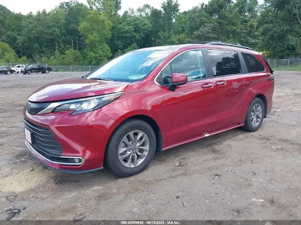 5TDJRKEC1RS197179 2024 TOYOTA SIENNA - Image 2