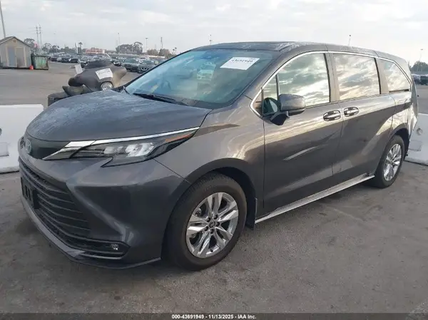 5TDJRKEC1SS226850 2025 TOYOTA SIENNA - Image 2