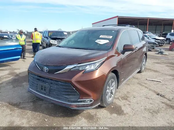 5TDJRKEC2MS005454 2021 TOYOTA SIENNA - Image 2