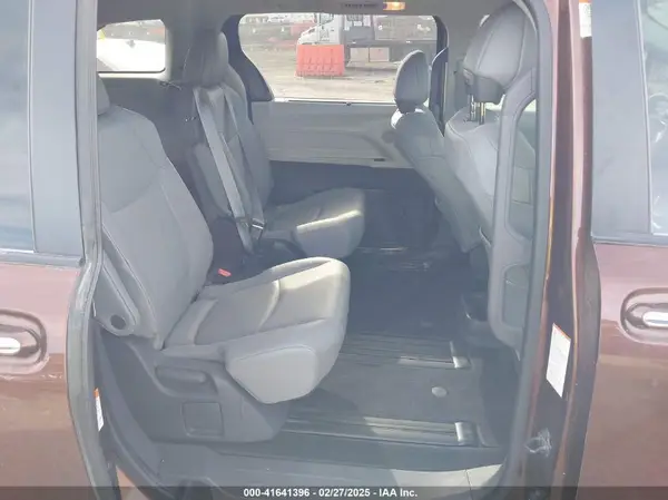 5TDJRKEC2MS005454 2021 TOYOTA SIENNA - Image 8
