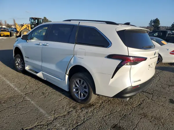 5TDJRKEC2MS060955 2021 TOYOTA SIENNA - Image 2