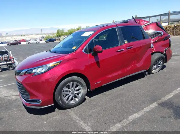 5TDJRKEC2MS068814 2021 TOYOTA SIENNA - Image 2