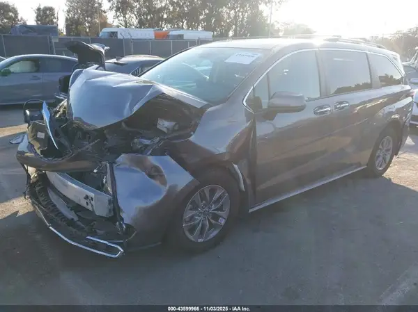 5TDJRKEC2NS097036 2022 TOYOTA SIENNA - Image 2