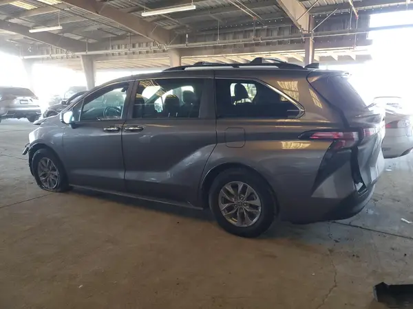5TDJRKEC2NS099174 2022 TOYOTA SIENNA - Image 2