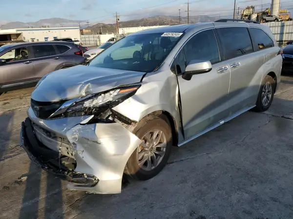 5TDJRKEC2NS100050 2022 TOYOTA SIENNA - Image 1