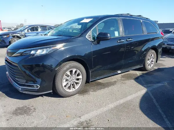 5TDJRKEC2NS122632 2022 TOYOTA SIENNA - Image 2