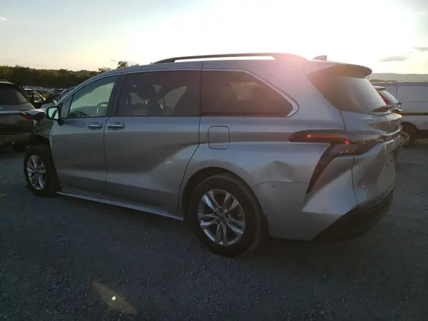 5TDJRKEC2PS146951 2023 TOYOTA SIENNA - Image 2