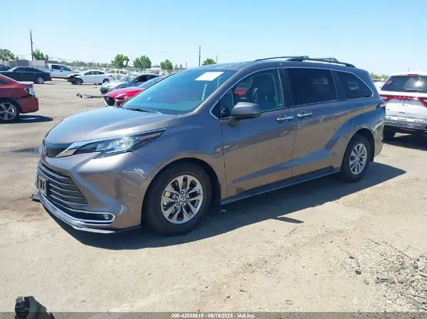 5TDJRKEC2PS149963 2023 TOYOTA SIENNA - Image 2