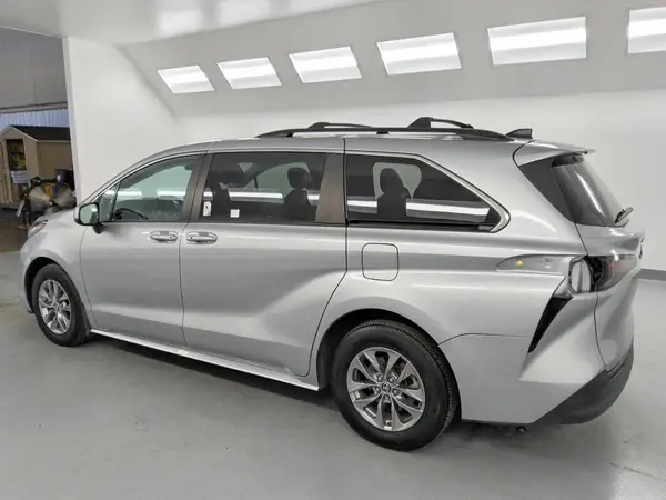 5TDJRKEC2PS176581 2023 TOYOTA SIENNA - Image 2