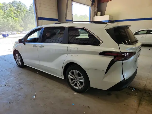 5TDJRKEC2RS183520 2024 TOYOTA SIENNA - Image 2