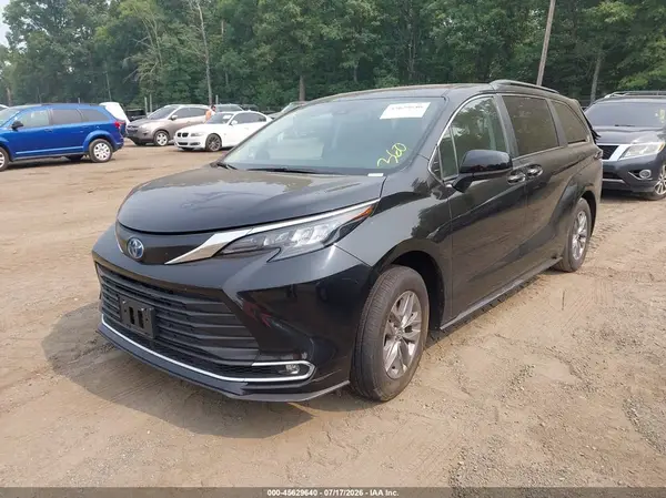 5TDJRKEC2RS203930 2024 TOYOTA SIENNA - Image 2