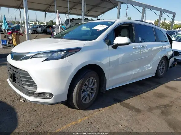 5TDJRKEC2SS235430 2025 TOYOTA SIENNA - Image 2