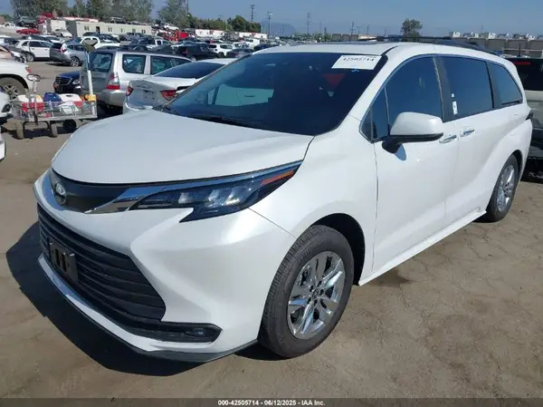 5TDJRKEC2SS257492 2025 TOYOTA SIENNA - Image 2