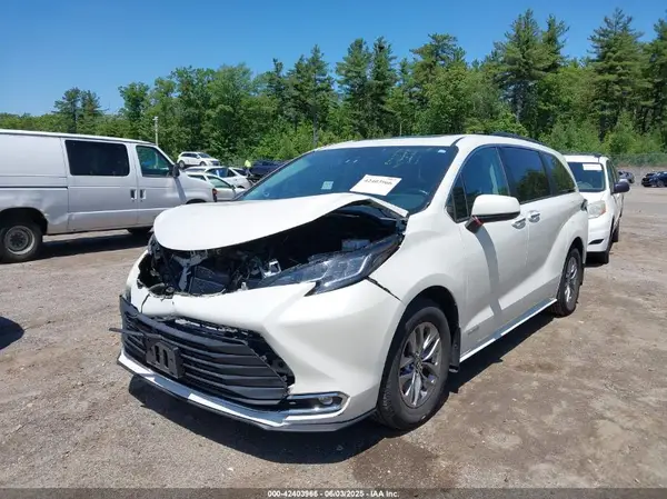 5TDJRKEC3MS032422 2021 TOYOTA SIENNA - Image 2