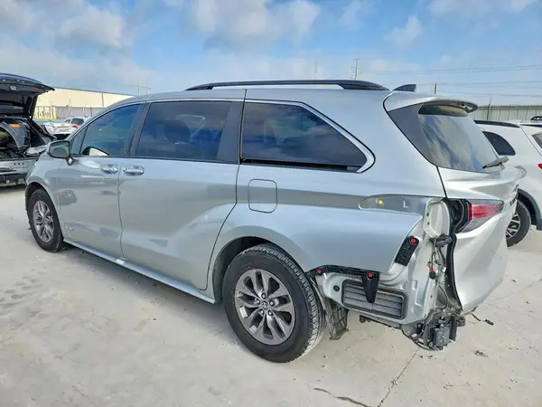 5TDJRKEC3MS033943 2021 TOYOTA SIENNA - Image 2