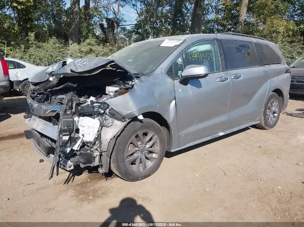 5TDJRKEC3MS037460 2021 TOYOTA SIENNA - Image 2