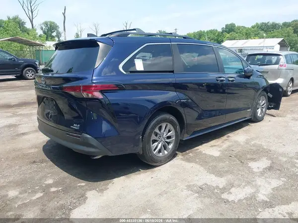 2021 TOYOTA SIENNA IAAI lot 45335136 auction photo 4