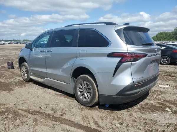 5TDJRKEC3NS080875 2022 TOYOTA SIENNA - Image 2
