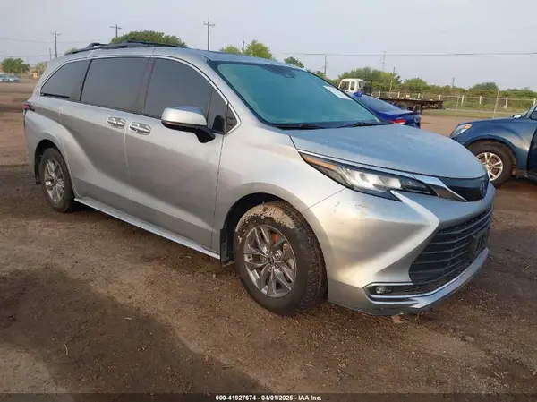 5TDJRKEC3NS086174 2022 TOYOTA SIENNA - Image 1