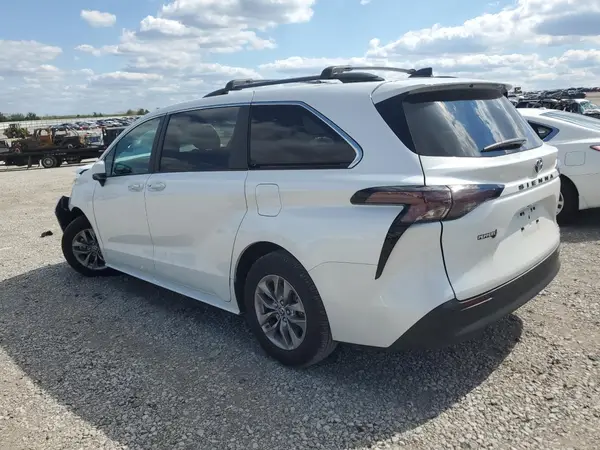 5TDJRKEC3PS177528 2023 TOYOTA SIENNA - Image 2