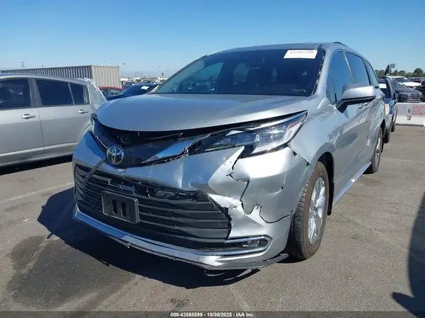 5TDJRKEC3PS177853 2023 TOYOTA SIENNA - Image 2