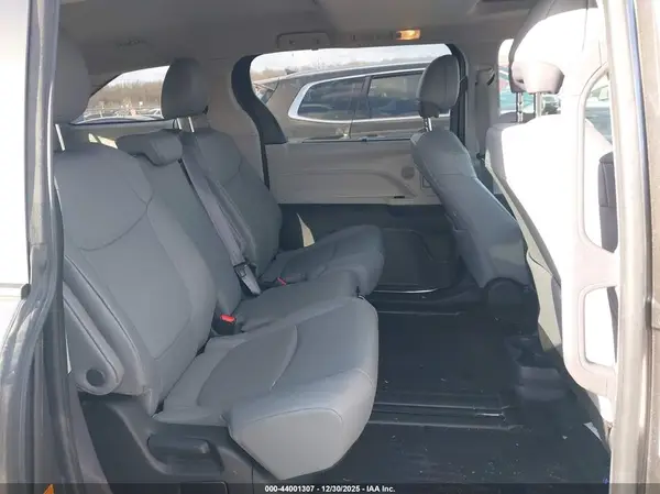 5TDJRKEC3RS180402 2024 TOYOTA SIENNA - Image 8