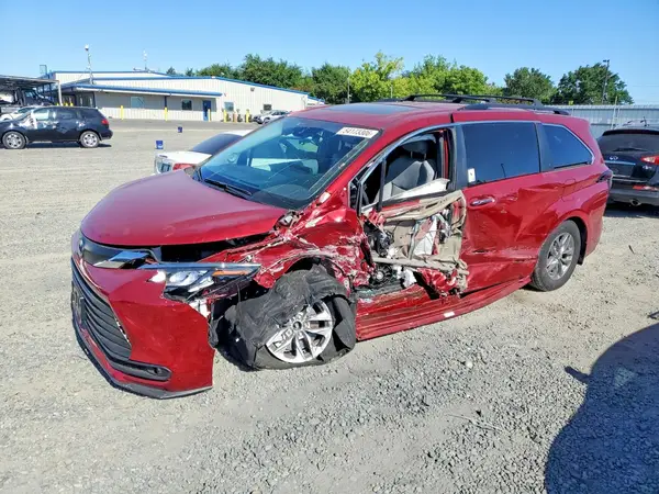 5TDJRKEC3SS228681 2025 TOYOTA SIENNA - Image 1