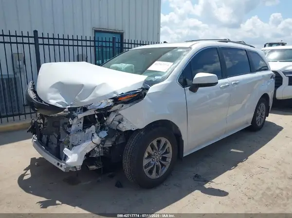 5TDJRKEC3SS231614 2025 TOYOTA SIENNA - Image 2